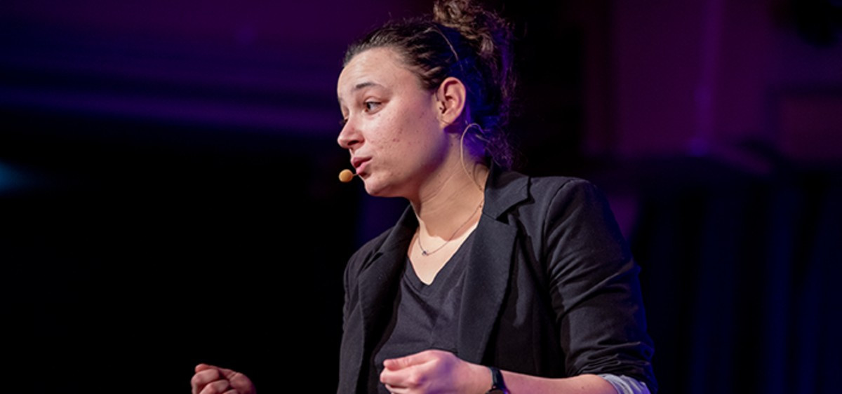 Vocations d’avenir : Julie, 26 ans, aide les jeunes femmes à choisir leur futur