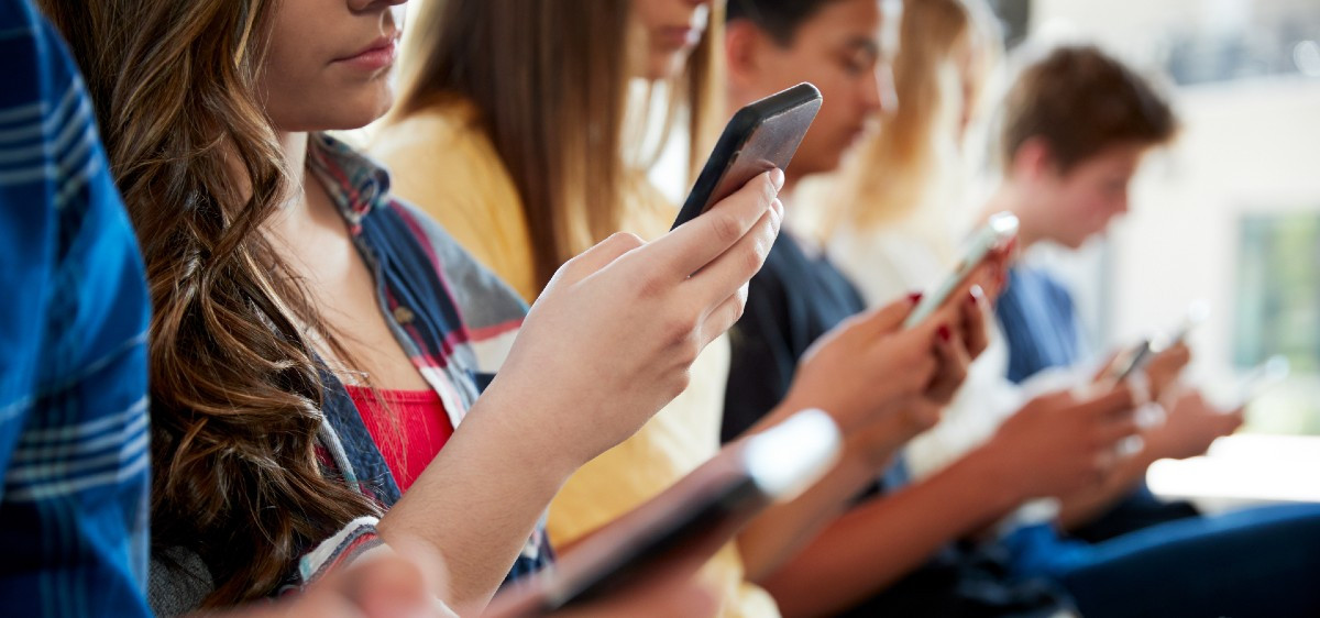 Hyper-connexion : le cerveau des ados en danger ?