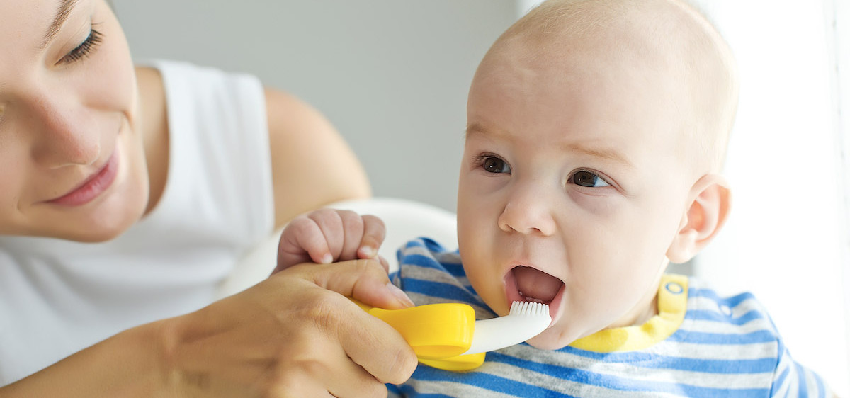 Hygiène des dents de bébé et du petit enfant : comment éviter les caries ?