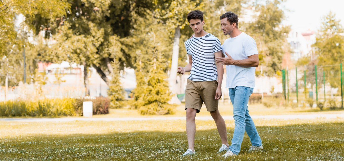 Mon ado fume du cannabis : que faire ?