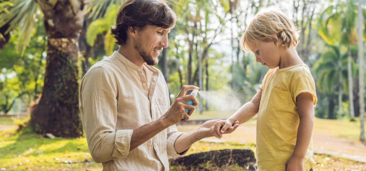 Moustique-tigre : 5 erreurs à éviter (sauf si vous voulez vous faire piquer)