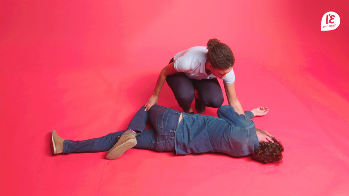 Comment mettre une personne en PLS (position latérale de sécurité) ?