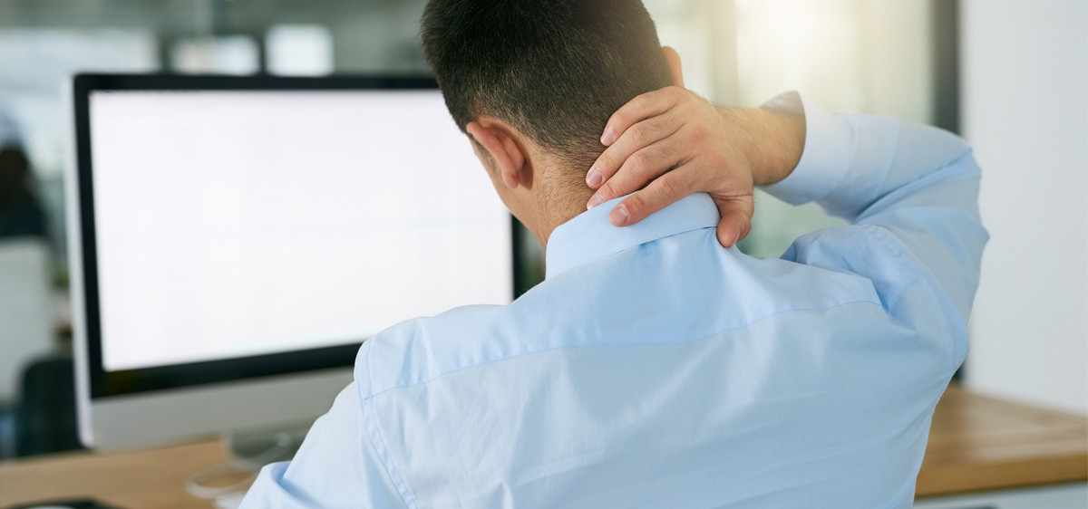 Mal de dos au bureau : quelles positions adopter ?