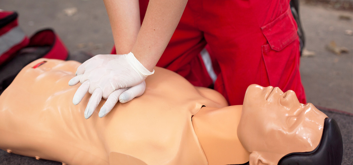 Comment réaliser un massage cardiaque ?